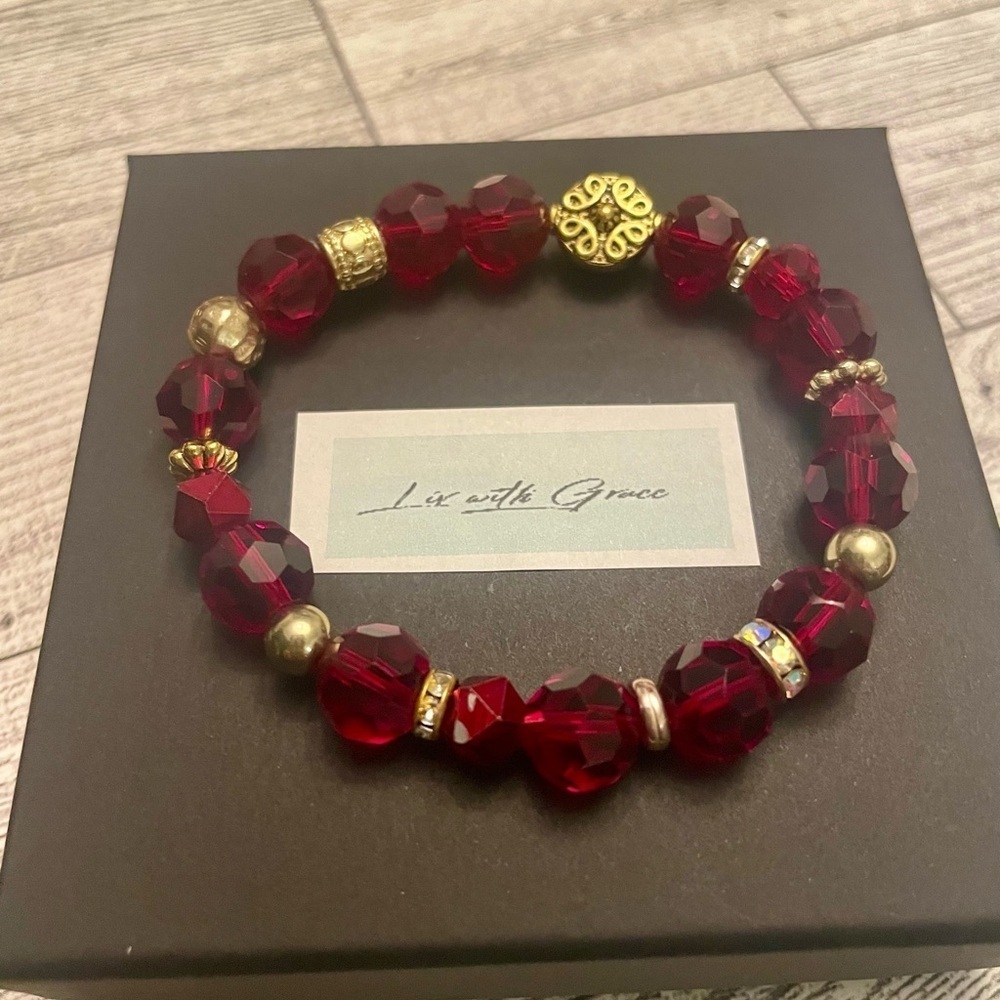Red Crystal with gold details stretch bracelet, beaded festive, holiday - Picture 4 of 7
